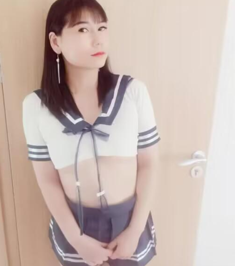 饥渴难耐的少妇-春欲楼