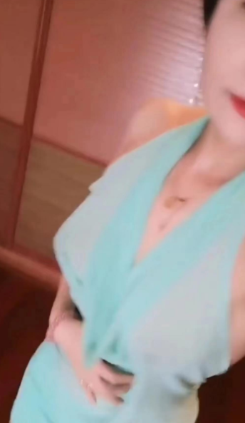 大胸少妇 服务无水分-春欲楼