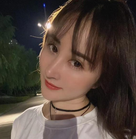 外形有点像杨幂的妹子-春欲楼