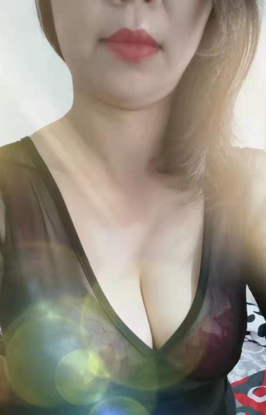 口活还不错的骚娘们儿-春欲楼