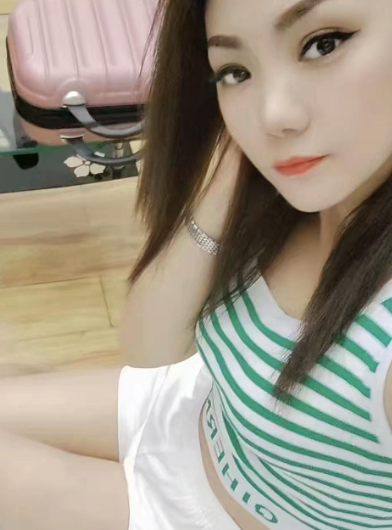 身材火辣的小少妇-春欲楼