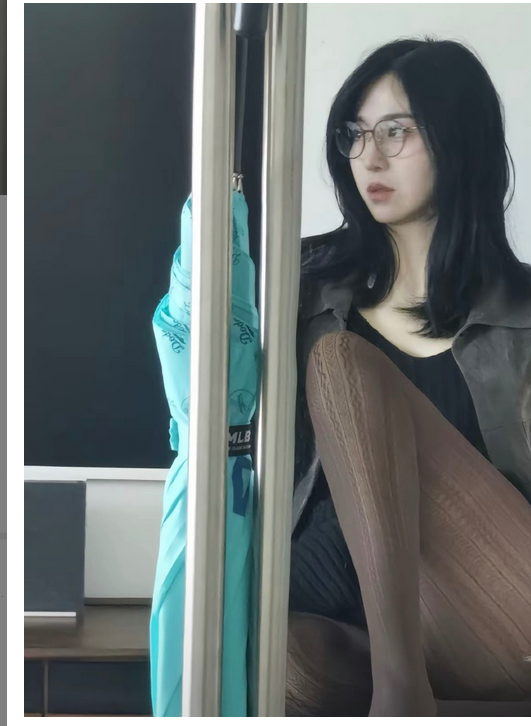 [长沙] 戴眼镜的反差妹-春欲楼