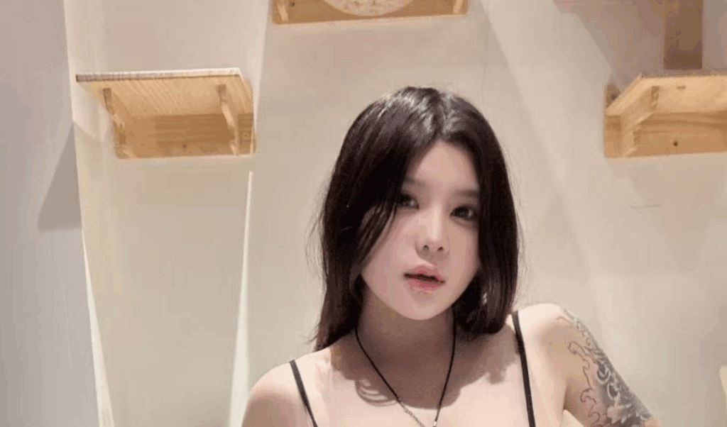 [深圳] 福田新人刚下海极品大波少女小芙-春欲楼