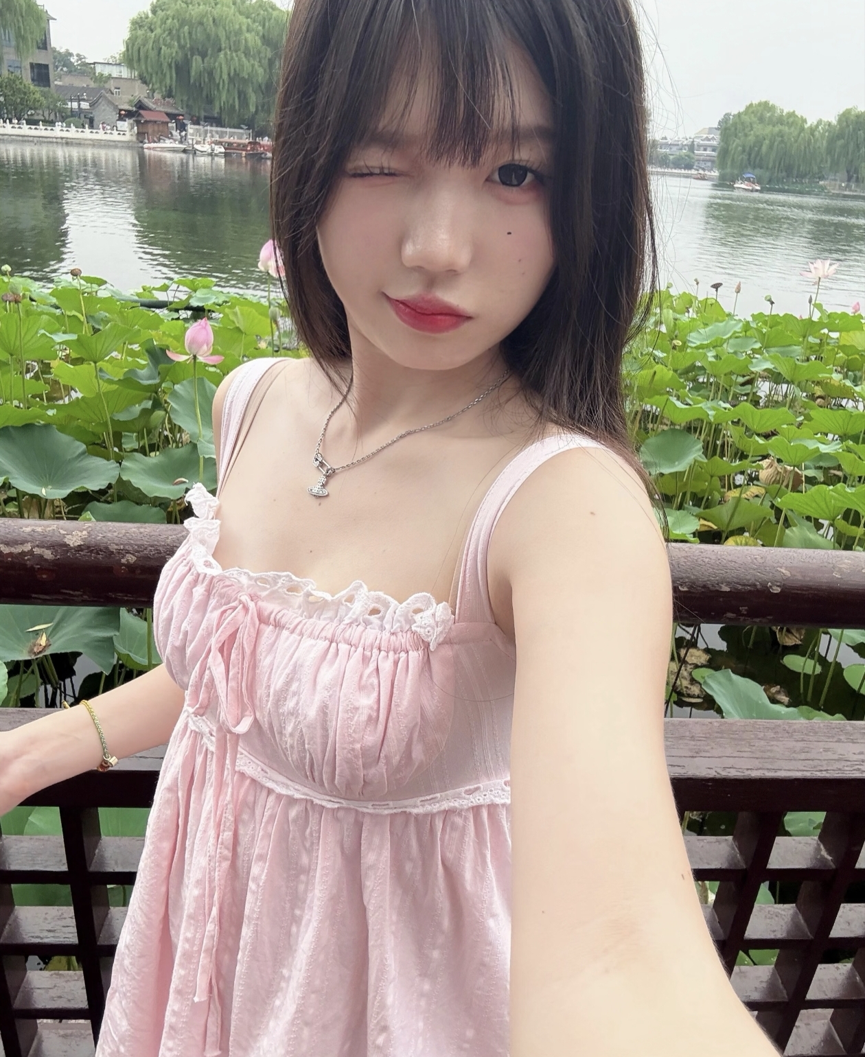 水嫩多汁学生妹自己兼职-春欲楼